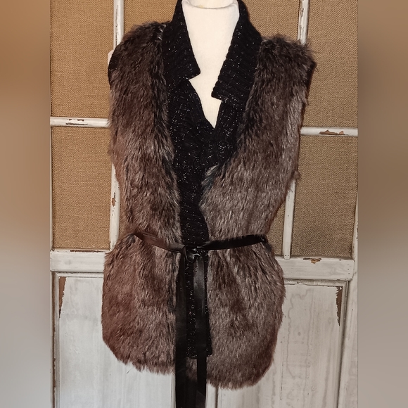 89th & Madison Sweaters - NEW Faux Fur Sweater Vest Large
